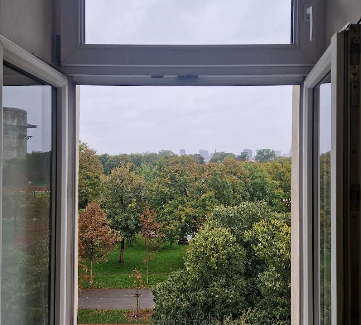 Beautiful Flat Overlooking A Great Park Vienna Apartment