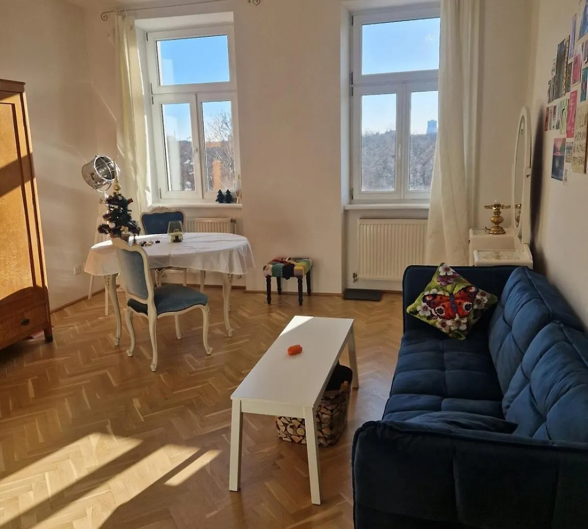 Beautiful Flat Overlooking A Great Park Vienna