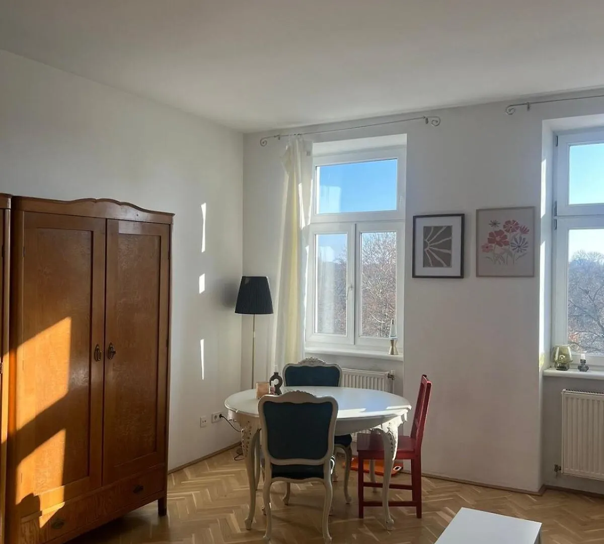 Beautiful Flat Overlooking A Great Park Vienna
